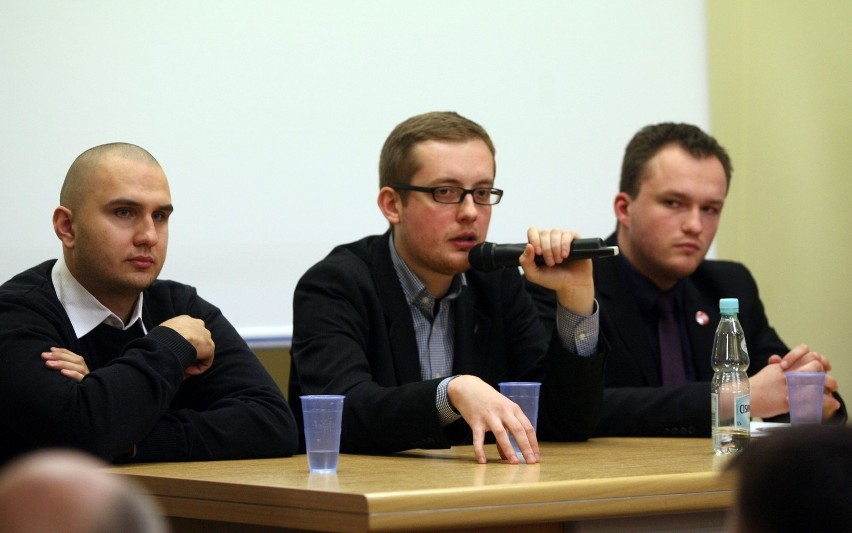 W Gdyni spotkali się działacze radykalnej prawicy. Skrytykowali rząd, media i... Roberta Biedronia