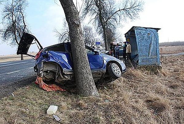 Wypadek pod Waleńczowem koło Kłobucka. Pięciu rannych i jedna ofiara śmiertelna