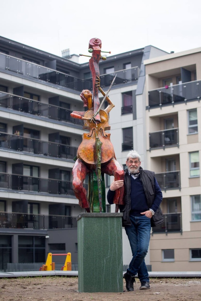 Jerzy Grygorczuk edukację artystyczną rozpoczął w Liceum...