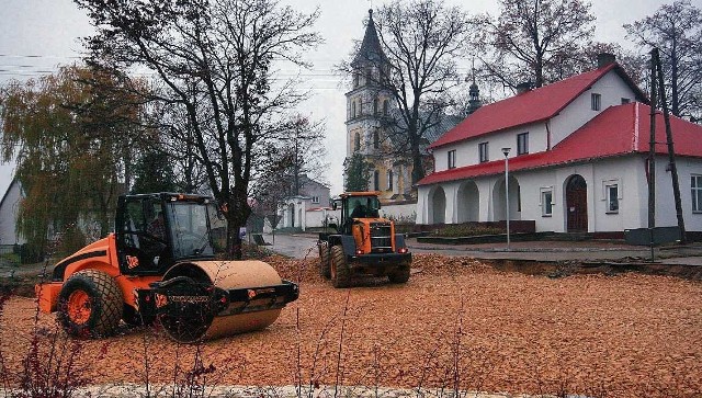 W Złotym Potoku trwa rewitalizacja rynku. Prace mają się potrwać do końca roku