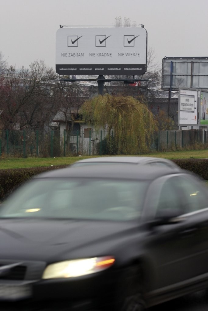 Wrocław: Ateiści promują się na billboardach. Kuria: To namowa do braku wiary (ZDJĘCIA)