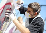 Grafficiarze z Piotrkowa malują dom dziecka w Łodzi