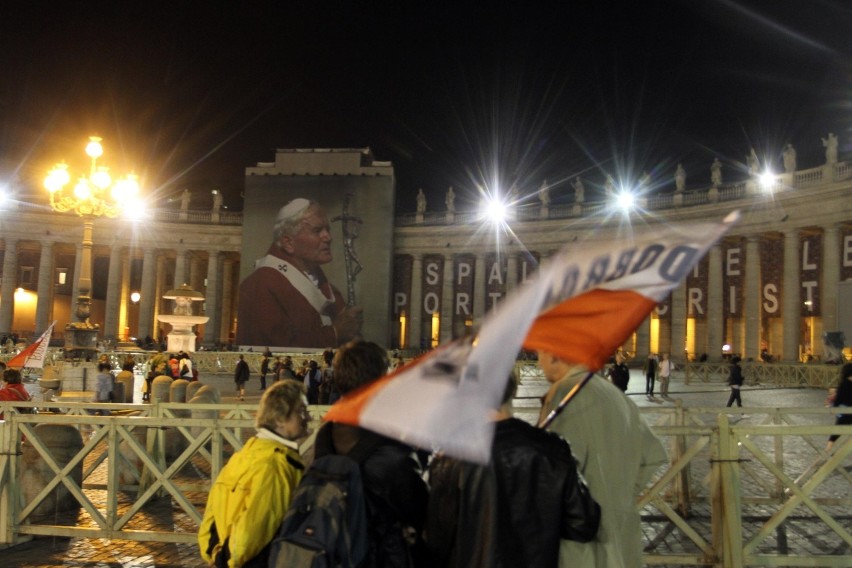 Beatyfikacja Jana Pawła II: cały Rzym czeka na wyniesienie na ołtarze papieża - Polaka [ZDJĘCIA]