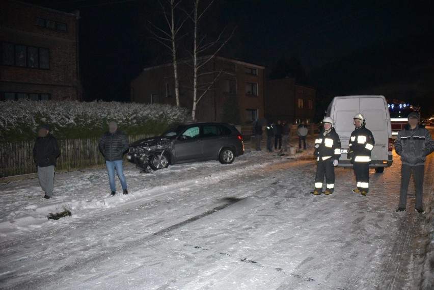 Zderzenie czołowe w Starokrzepicach ZDJĘCIA    