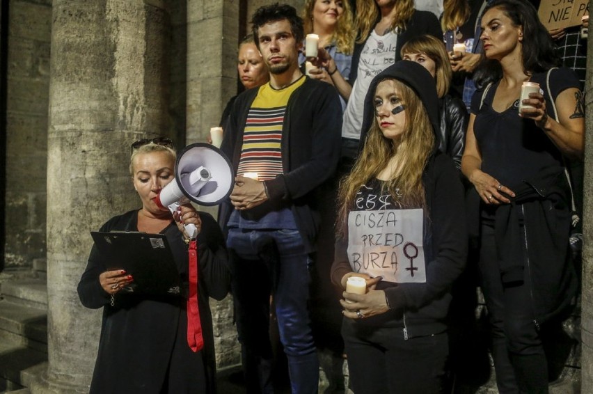 Krąg ciszy w Gdańsku. Protest przeciwko gwałtom