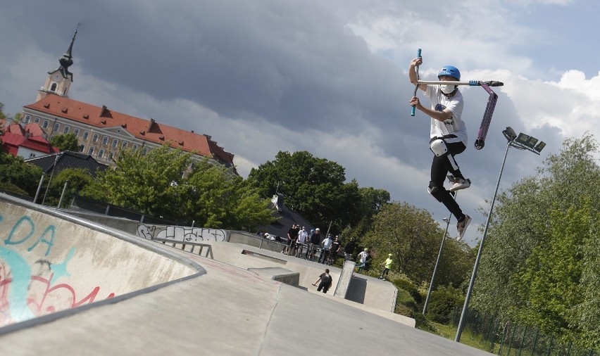 Niesamowite triki na hulajnodze na rzeszowskim skateparku [ZDJĘCIA]