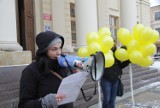 Akcja Amnesty International w Lublinie: Listowy maraton rozpoczął się happeningiem (FOTO)