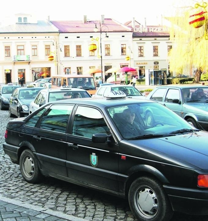 W Nowym Sączu można znaleźć tańszą taksówkę. Wystarczy...