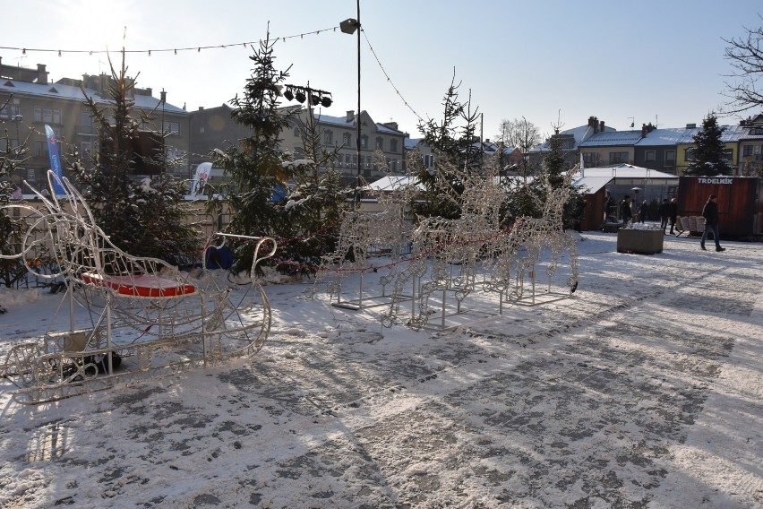 Nowy Targ: Na Rynku ruszyły targi bożonarodzeniowe