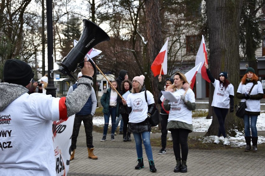 Koronawirus Nowy Sącz. „Marsz ku wolności”. Sądeczanie protestowali przeciwko kolejnym obostrzeniom [ZDJĘCIA]