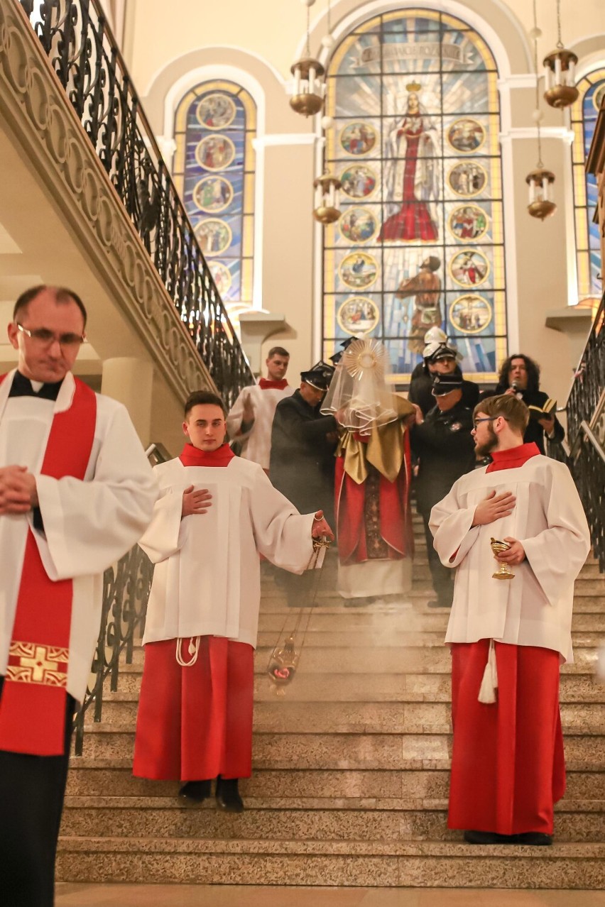  Wielki Piątek 2023 - Liturgia Męki Pańskiej w licheńskiej bazylice