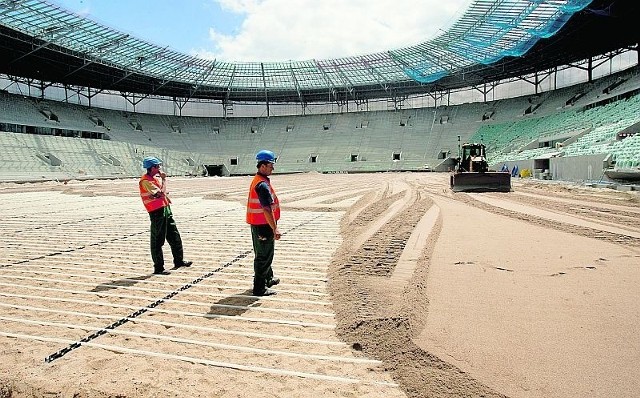 Lada dzień z farmy na Węgrzech przyjedzie do Wrocławia specjalna murawa na Euro 2012