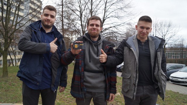 Od lewej: Krzysztof Kozak, Wojciech Dobosz, Adrian Górzyński. - Mamy nadzieję, że ludzie będą z tego korzystać - mówią twórcy aplikacji