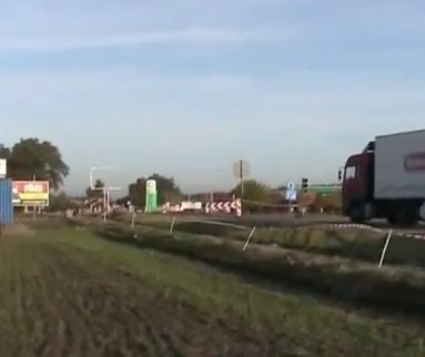 Wypadek na DK-11 w Oleśnie. Kadr filmu z kanału serwisu...