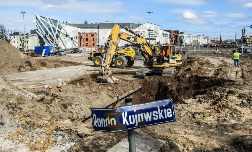 Początkowo Tymczasowa Organizacja Ruchu na rondzie Kujawskim...