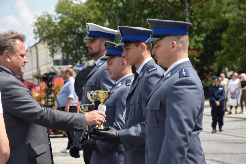 Święto Policji w Suwałkach. Wiceminister Jarosław Zieliński wręczył odznaczenia i awanse [ZDJĘCIA]