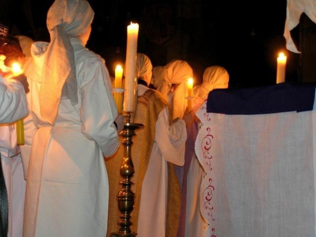 Całość przedstawienia śpiewana była po łacinie, co doskonale współgrało z murami gotyckiej katedry. Fot. Kamil Drejer