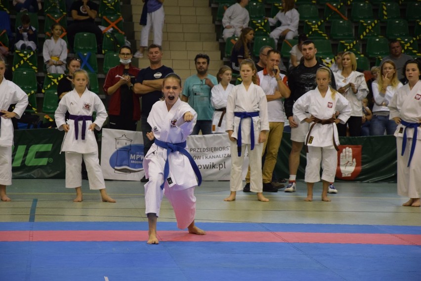 Osiem medali dla zawodników Łęczyckiego Klubu Karate IPPON (ZDJĘCIA)