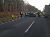 Śmiertelny wypadek na drodze Bełchatów - Kamieńsk. W Gałkowicach Nowych zginęła jedna osoba, są ranni [ZDJĘCIA]