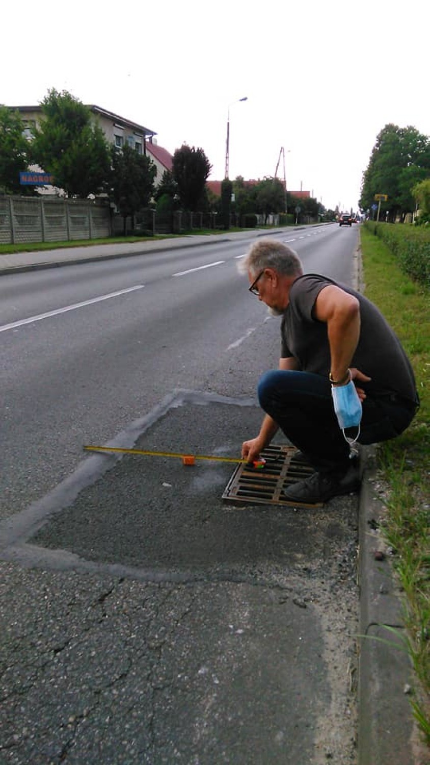 Radni z terenu przy ulicy Kaliskiej w Sycowie ruszyli na studzienki z metrówkami!