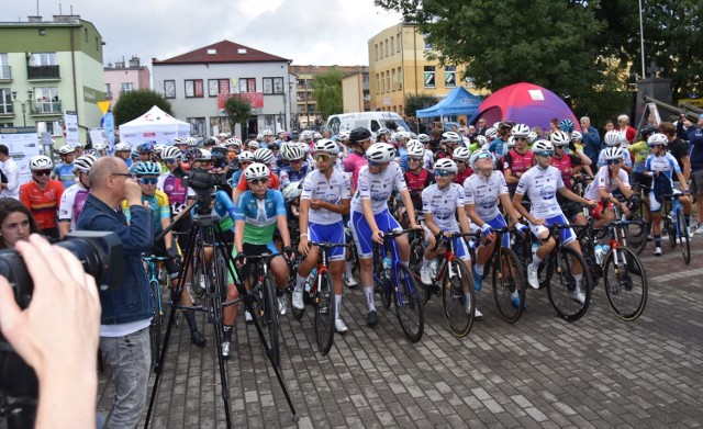 Start honorowy Międzynarodowego Wyścigu Kolarskiego Kobiet 2023 w Golubiu-Dobrzyniu