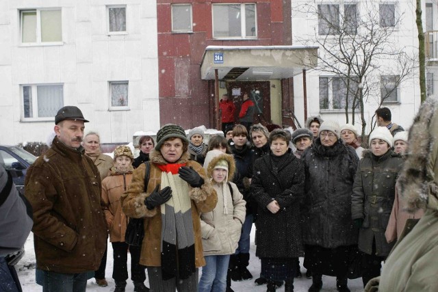 Mieszkańcy bloku przy Bohaterów Monte Cassino 24 są zbulwersowani zamknięciem wind