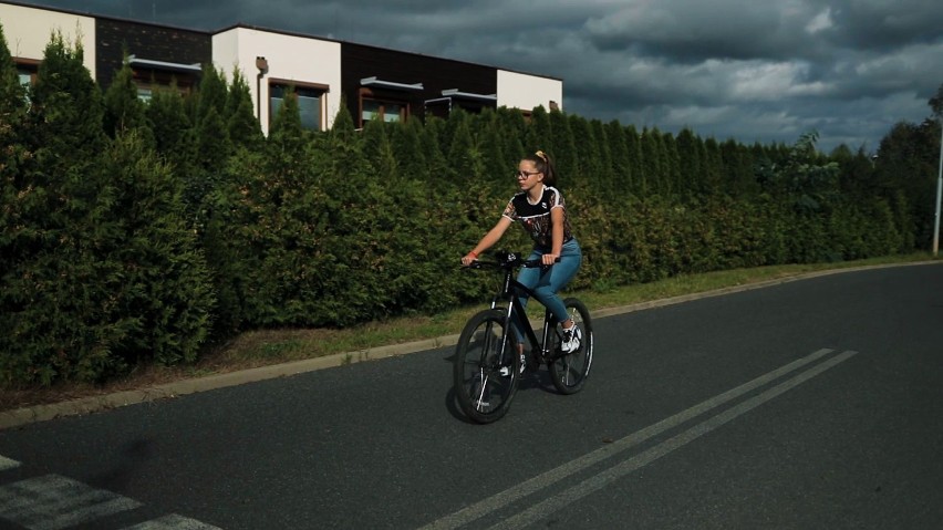 Jakie przepisy obowiązują na rowerze? Kiedy rowerzysta ma pierwszeństwo? Zobacz! [WIDEO]