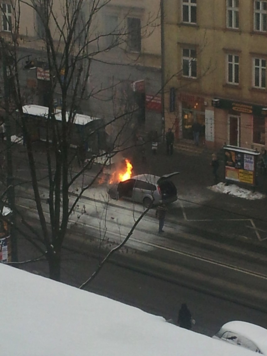 Pożar samochodu na ul. Lubicz w Krakowie