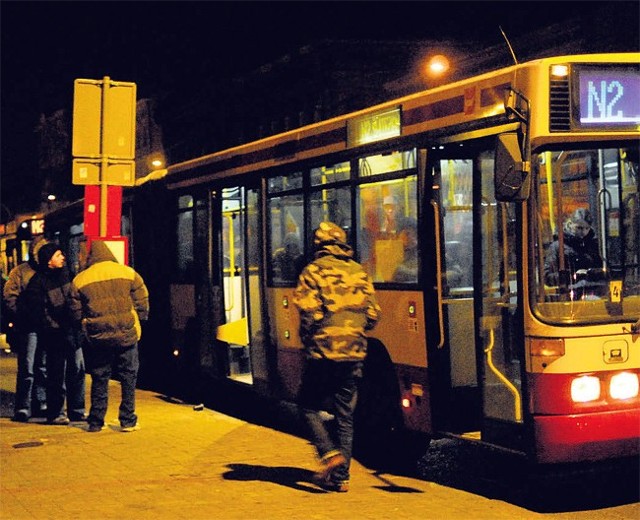 Studentów pobito na przystanku nocnych autobusów u zbiegu al. Kościuszki i ul. Zielonej.