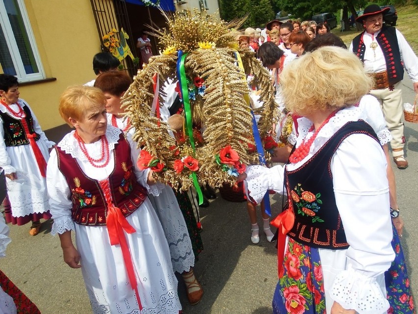 90-lecie Koła Gospodyń Wiejskich w Radziechowach oraz Dożynki 2016 [ZDJĘCIA]