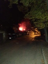 Bardzo groźny pożar w Kątach Wrocławskich. Ogień pojawił się wcześnie rano (ZOBACZ ZDJĘCIA)