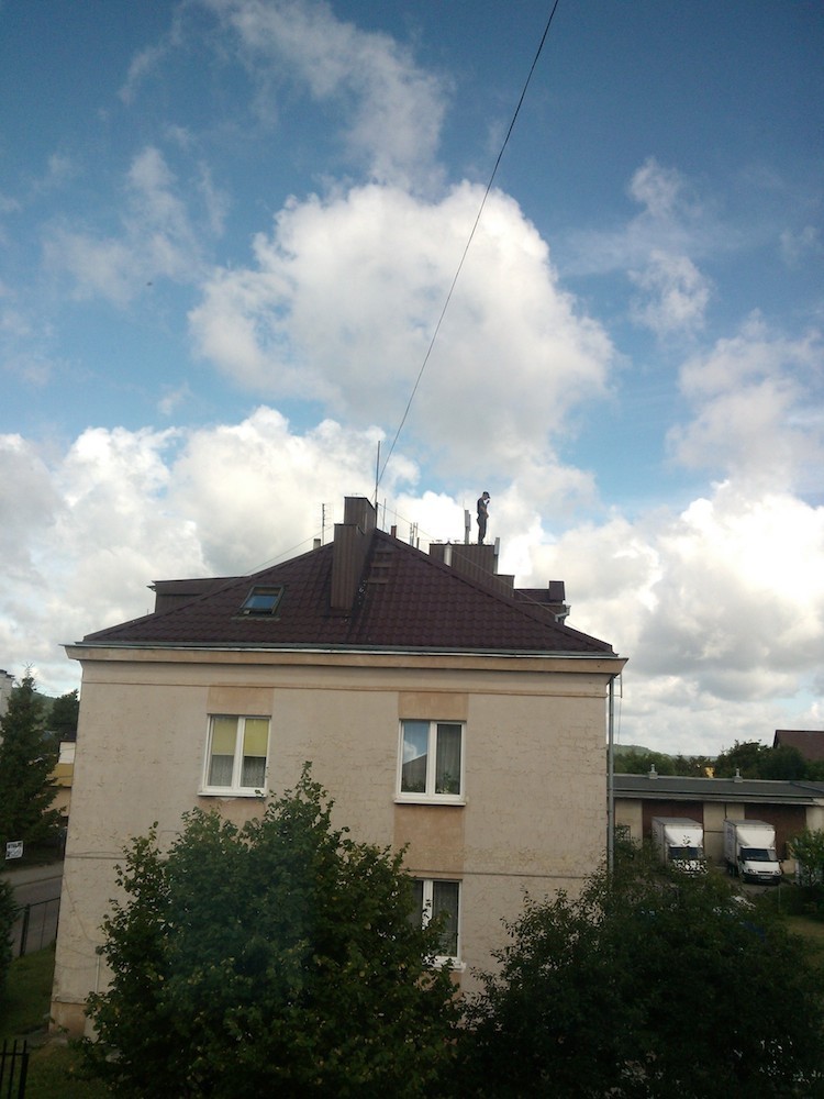 Jarosz Zofia, "Człowiek na dachu"