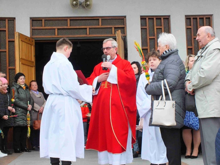 Uroczysta Niedziela Palmowa w kościele Wszystkich Świętych w Starachowicach. Zobacz zdjęcia