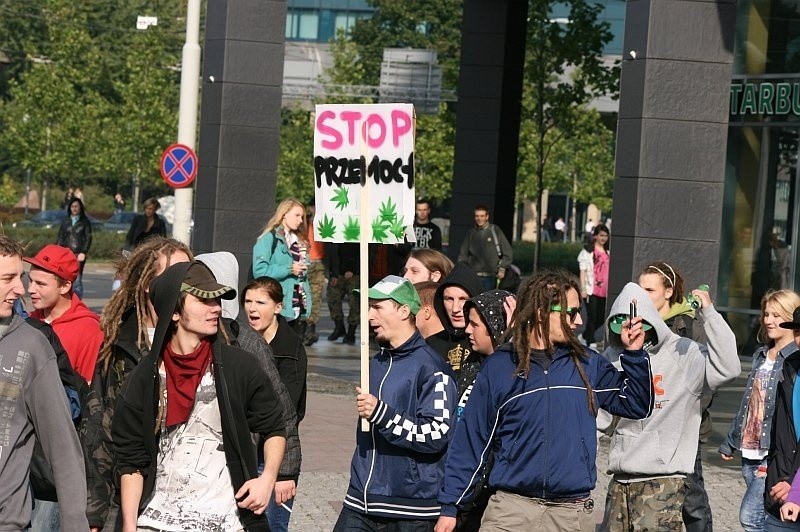 Marsz Wyzwolenia Konopi przemierzał ulice Wrocławia (ZDJĘCIA)