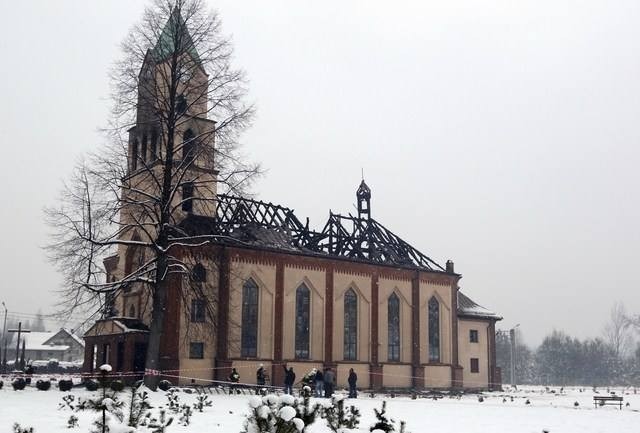 Zniszczony kościół w wyniku pożaru