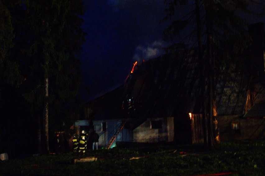 Zakopane: Pożar na Gubałówce! Spłonął dom z zabudowaniami gospodarczymi [ZDJĘCIA]