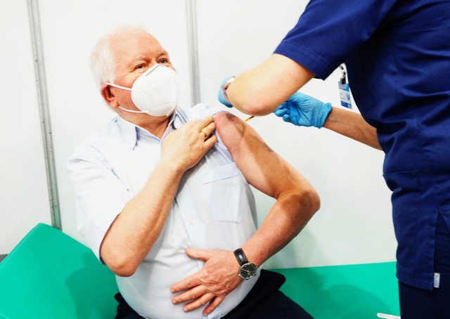 Wojewódzki Szpital w Przemyślu opublikował komplet informacji o prowadzonej akcji szczepień przeciwko COVID-19.