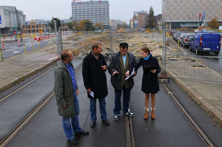 Od lewej stoją: Włodzimierz Nowak z My-Poznaniacy, Paweł...