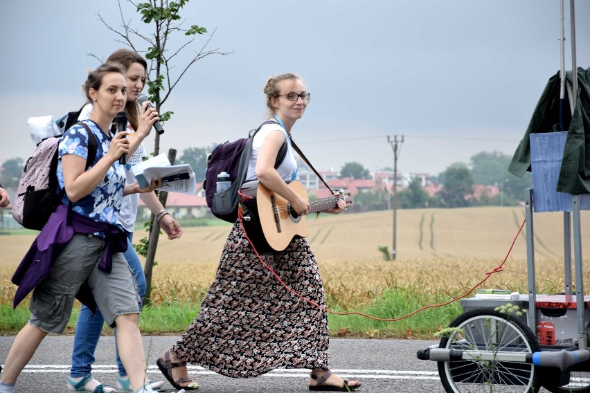 Z Malborka na Jasną Górę [ZDJĘCIA]. Pielgrzymi już w drodze do Częstochowy