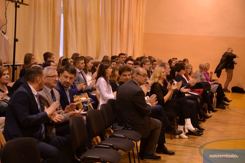 Wręczenie dyplomów stypendystom Prezesa Rady Ministrów - rejon delegatury włocławskiej [zdjęcia, lista nazwisk]