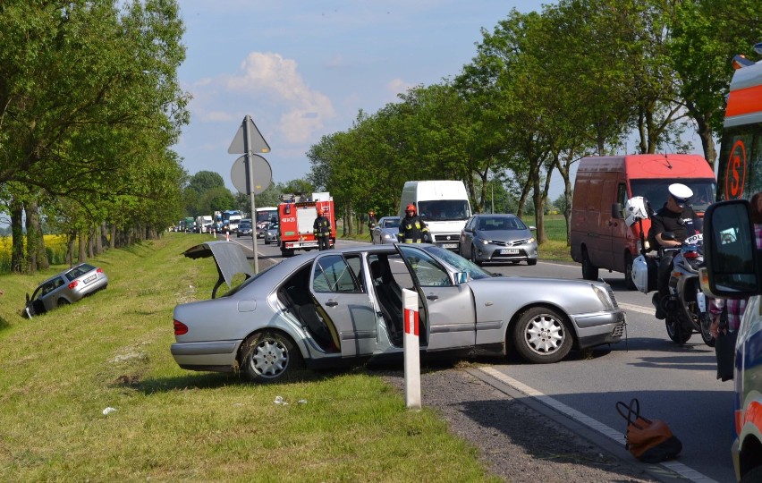 Wypadek koło Gnojewa. Zderzyły się dwa samochody osobowe