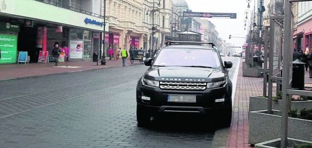 Poseł Andrzej Biernat zapowiedział, że zapłaci mandat za parkowanie na Piotrkowskiej.