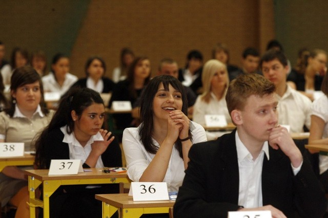 Do dzisiejszego egzaminu z języka polskiego przystąpiło ok. 443 tys. abiturientów szkół ponadgimnazjalnych