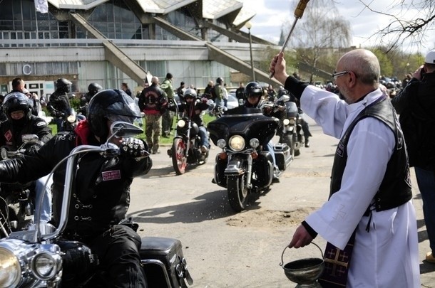 Poznań: Motocykliści przejazdem przez miasto rozpoczęli sezon [ZDJĘCIA, WIDEO]