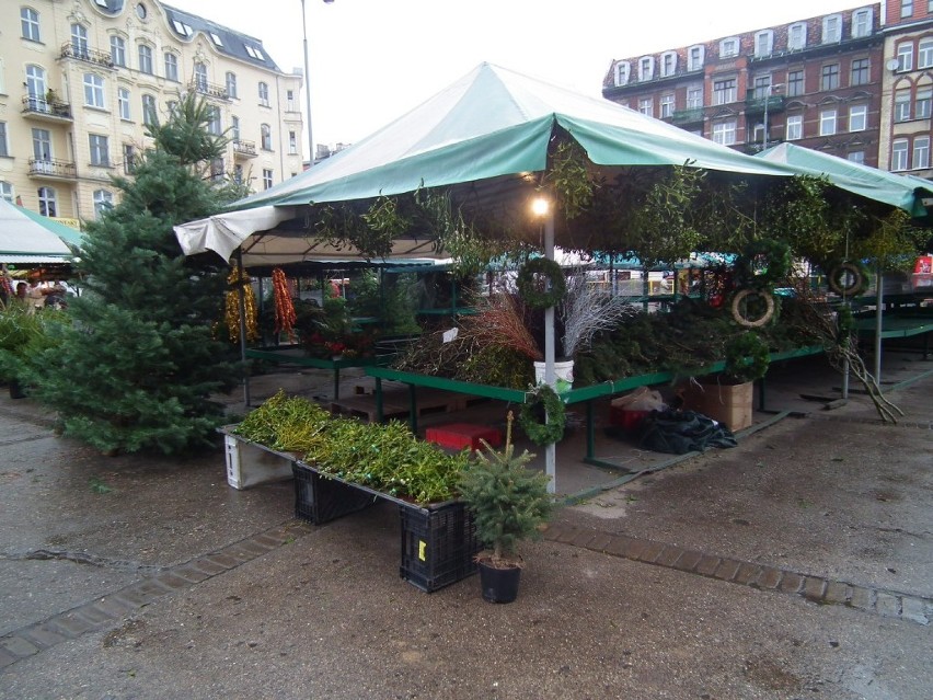 Świąteczny kiermasz "Zielony Targ" na placu Bernardyńskim
