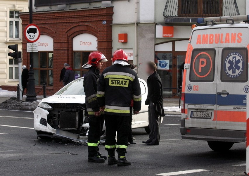 Wypadek na skrzyżowaniu Narutowicza i Okopowej (FOTO)