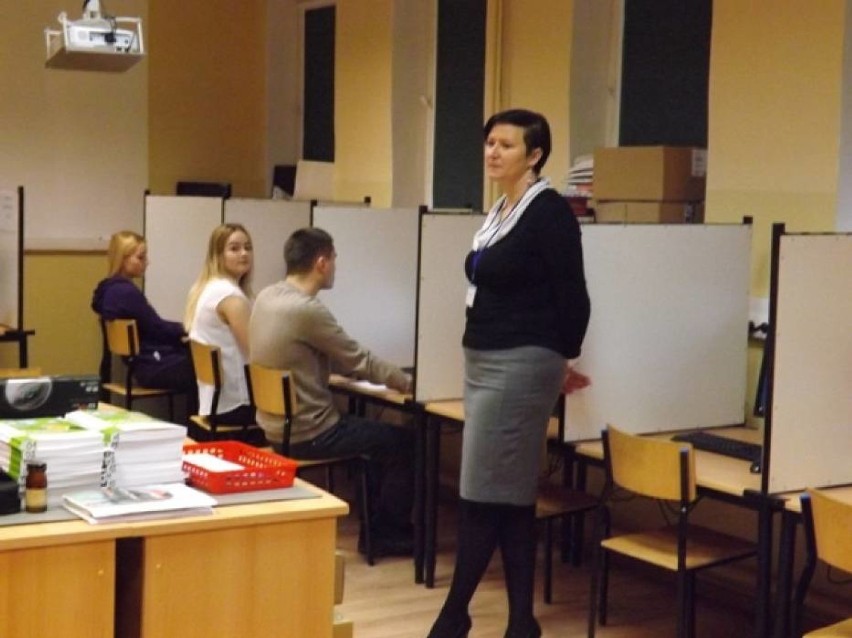 Sesja egzaminacyjna uczniów nowodworskiego zespołu szkół. Archiwalne zdjęcia z egzaminów zawodowych