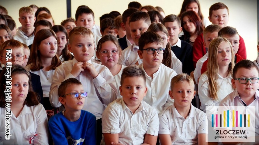 Akademia z okazji Święta Niepodległości odbyła się w szkole w Złoczewie ZDJĘCIA