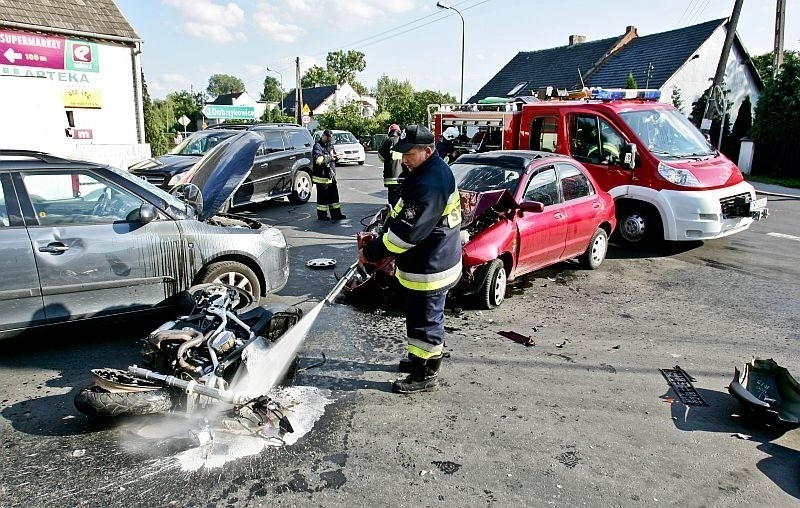 Kamieniec Wrocławski: Wypadek z udziałem dwóch aut i motocyklisty