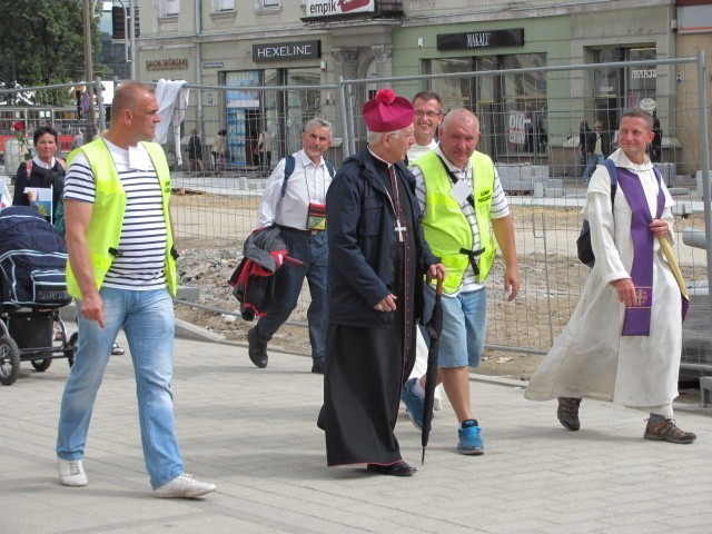 Warszawska Pielgrzymka Piesza 2012 dotarła na Jasną Górę [ZDJĘCIA]